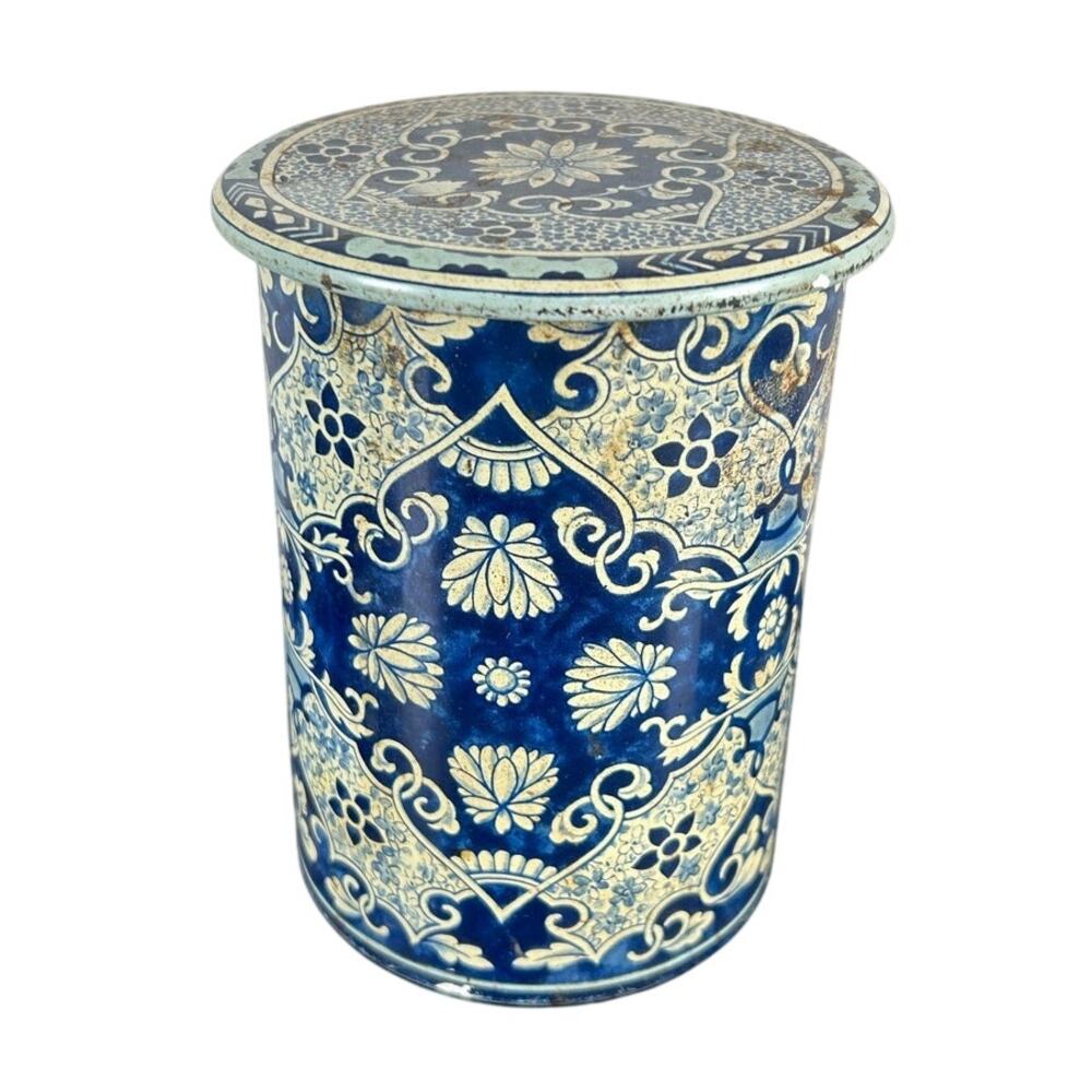 Vtg Blue Delft Tin-Round Cylinder with lid- white blue made in Holland some wear
